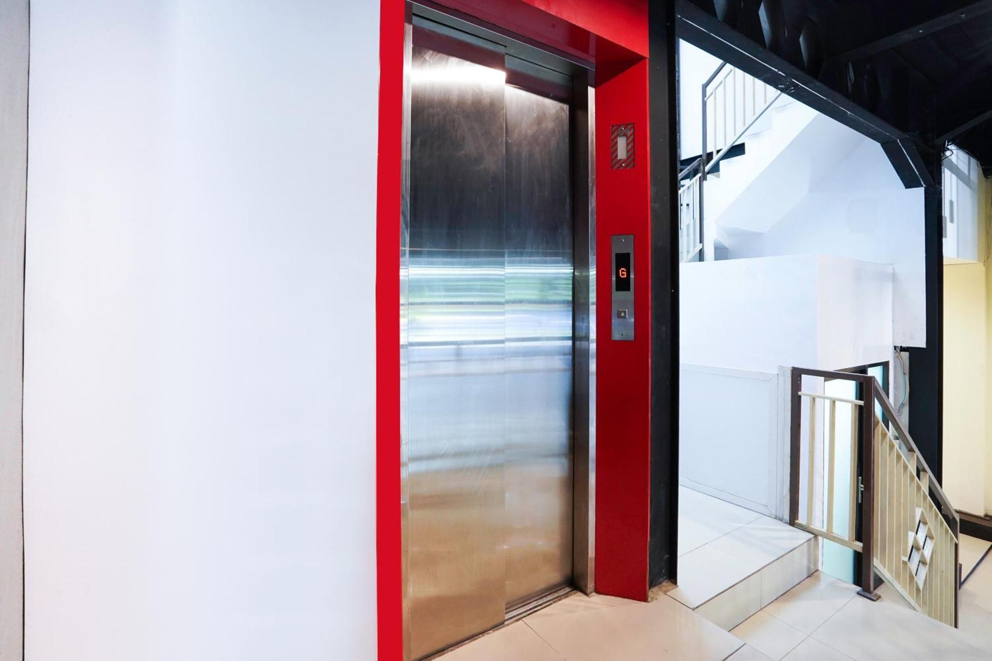 Super Oyo Flagship 3688 Pot Art Hotel Surabaya Exterior foto