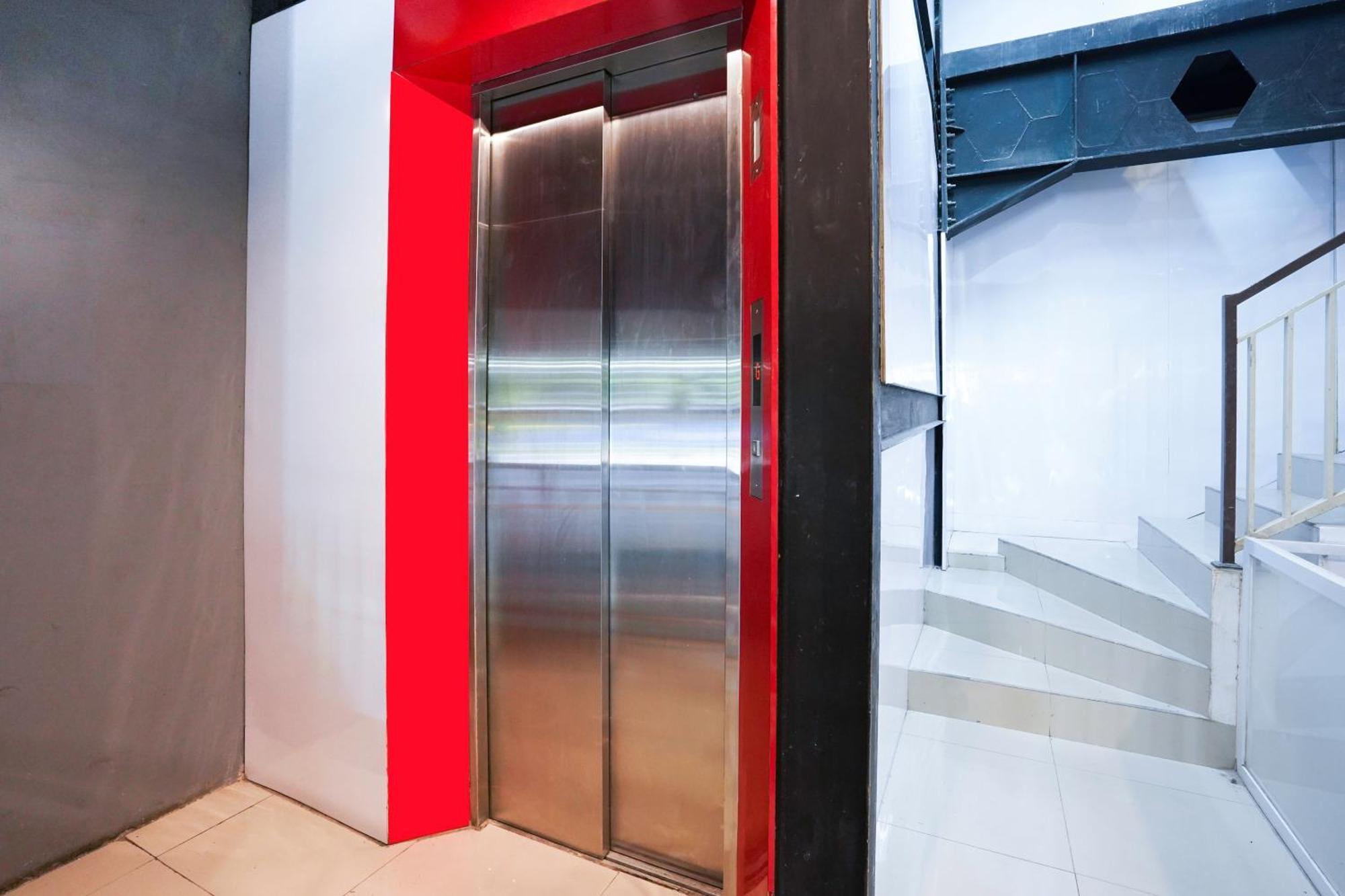 Super Oyo Flagship 3688 Pot Art Hotel Surabaya Exterior foto