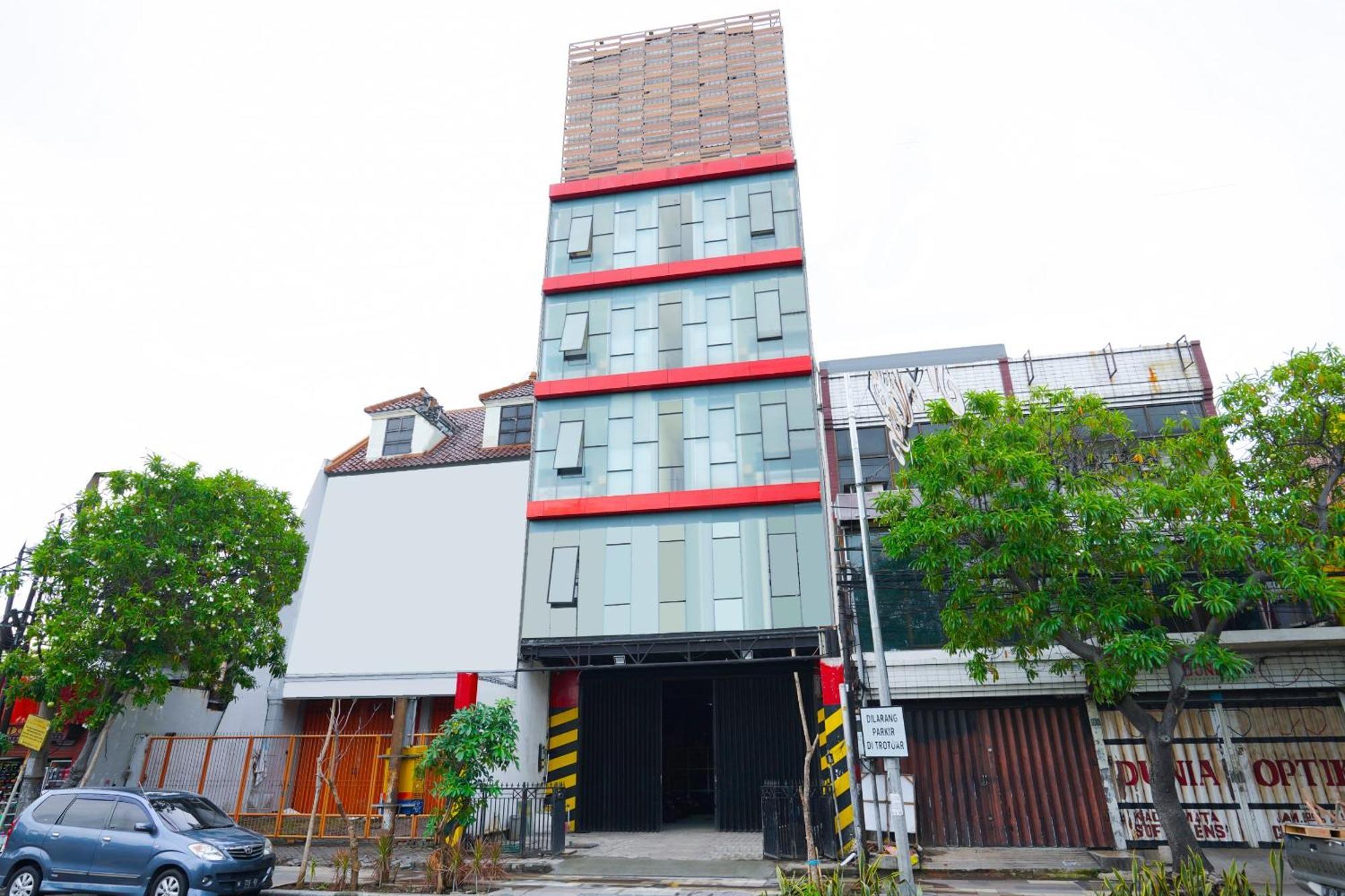 Super Oyo Flagship 3688 Pot Art Hotel Surabaya Exterior foto